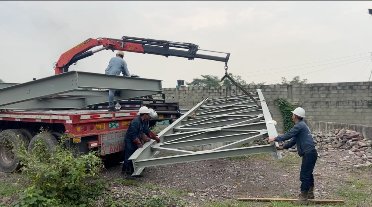 Instalación del nuevo puente peatonal en Playa Rica se hará esta sábado 8 de noviembre