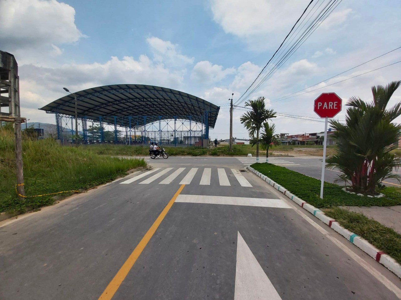 Pinares de Oriente estrena vías pavimentadas