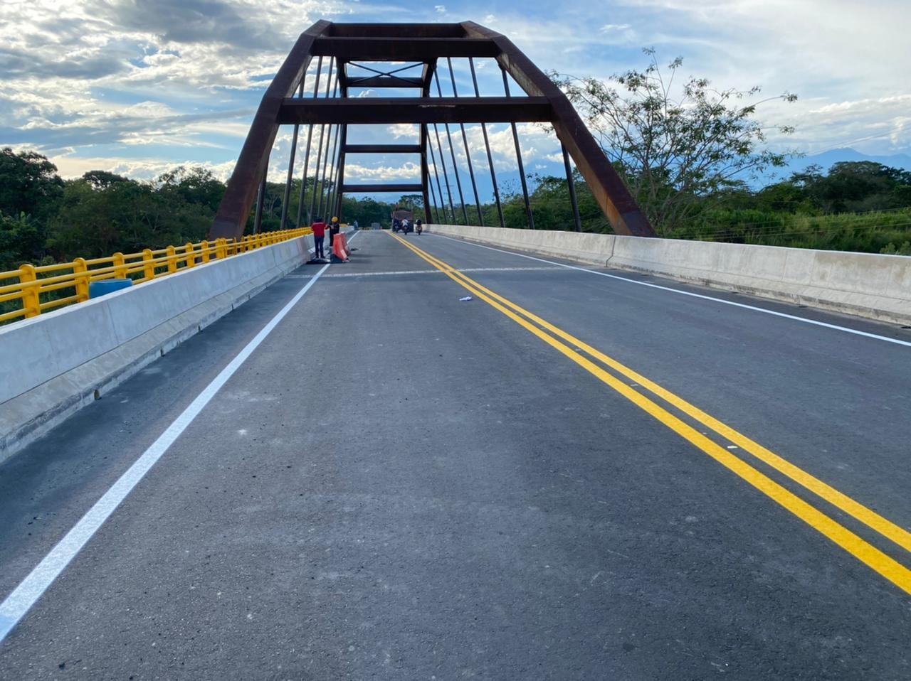 Puente sobre el Río Claro
